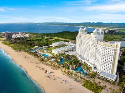 Riu Emerald Bay - All Inclusive Hotels in der Nähe von Monumento a Jose Angel Espinoza Ferrusquilla