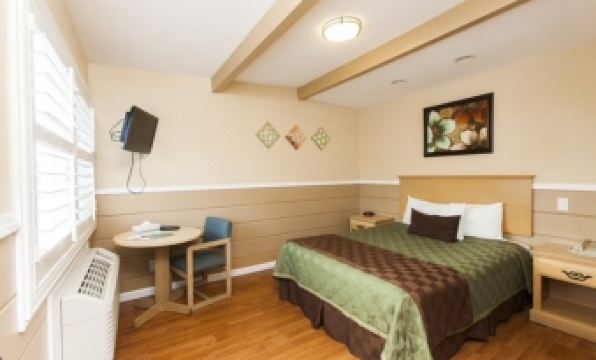 Tri-Valley Inn & Suites