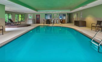 Holiday Inn Express & Suites Chesapeake