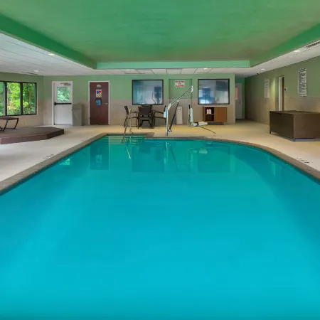 Holiday Inn Express & Suites CHESAPEAKE by IHG