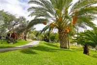 Ikaia River Lodge - parking
