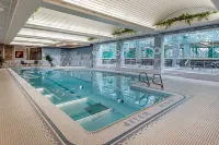 Best Western Plus Oswego Hotel and Conference Center - Pools