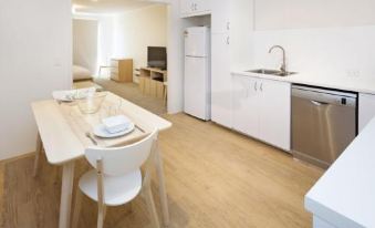Cascades 3 - Studio Apartment l Free WiFi l Central Location l Bath