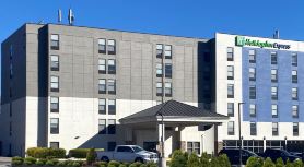 Holiday Inn Express & Suites CENTRAL OMAHA by IHG