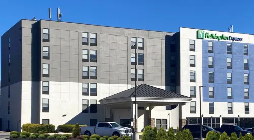 Holiday Inn Express & Suites CENTRAL OMAHA by IHG