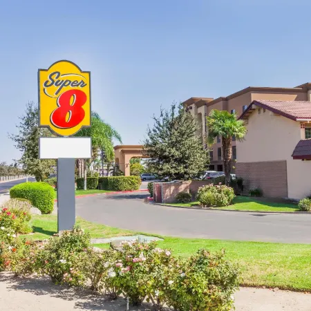 Super 8 by Wyndham Visalia