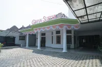 Urbanview Hotel Griya Surya Malang by RedDoorz Hotels in Klojen