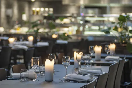 Hotel Kazerne Отели рядом со станцией Центральная железнодорожная станция Эйнховен