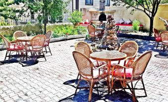 Dedeli Deluxe Hotel