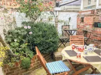 Samphire Hotels near Deal