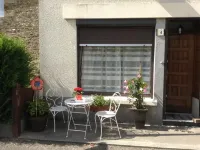 La Petite Maison près de l'Eglise Hotels in Les Iffs
