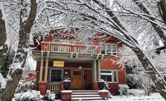 Lady Geneva Bed & Breakfast
