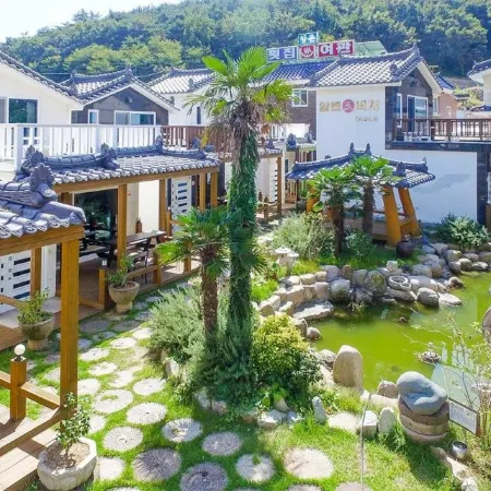 Namhae Alpenok Beach Pension