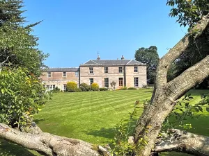 Marshall Meadows Manor House