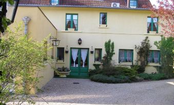 Logis Auberge À la Tête de Lard