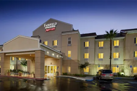 Fairfield Inn & Suites San Bernardino Отели рядом с достопримечательностью «Costco Gas Station»