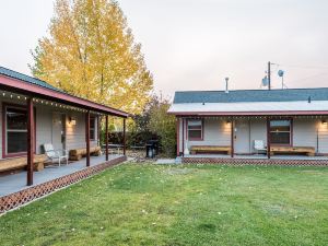 Pinedale Cozy Cabins