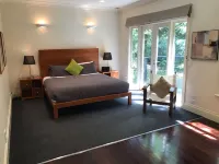 Lochiel Luxury Accommodation Hotels near Puffing Billy Railway