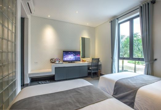 2. 탄 탠 핫 스프..