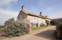 Kates Farm Bed and Breakfast Hotels in Dalwood