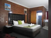 Pooraka Motor Inn Hotels in Килберн