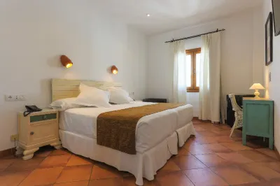 Los Cantaros Hotels near Pandora Club