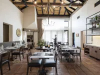Tower Lodge Hotels in Pokolbin