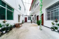 Shiquan Huajian Chinese Inn