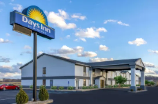 Days Inn by Wyndham Grayson Hotel a 