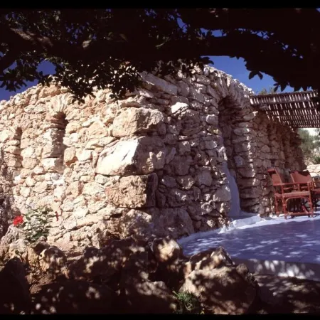 I Dammusi di Borgo Cala Creta Отели рядом с достопримечательностью «Пляж Кала-Мадонна»