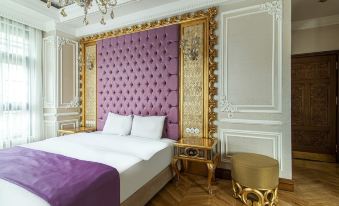 Hotel Room in Historic Mansion in Beylerbeyi