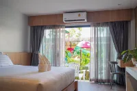 Nakhon Norn Len Hotels near Wat Tharawadi