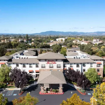 Hampton Inn & Suites Windsor - Sonoma Wine Country