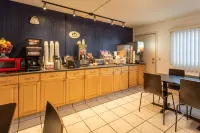 Super 8 by Wyndham Wooster Hotels in Wooster Township