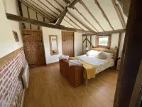 The Cow Shed 1Br-Sleeps4-Parking-Petsok Hotels near Braxted Park Estate