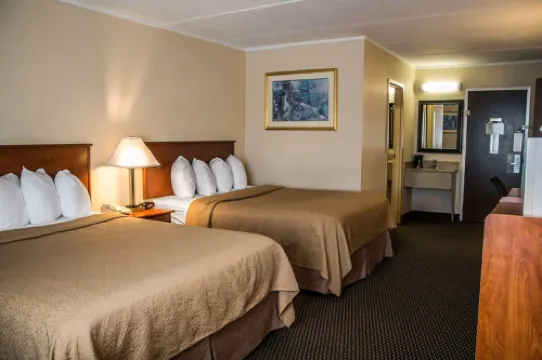 Baymont by Wyndham Youngstown Hotels in Churchill