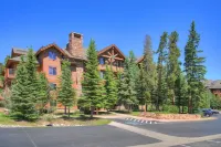 Luxe Poolside Resort Suite, and Walk to Main Street