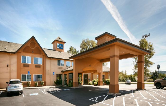 Best Western Dallas Inn  Suites