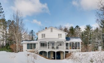 Rustic Mountain-View Farmhouse on 159 Acres