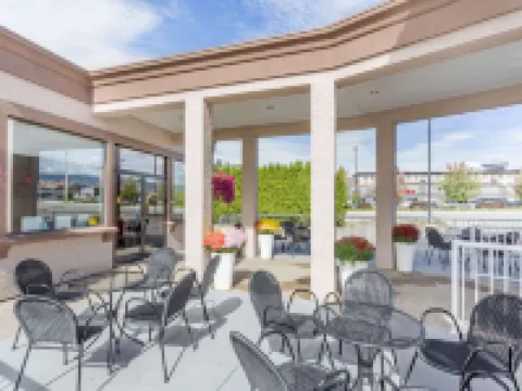 Super 8 by Wyndham Kelowna BC Hotels in Kelowna