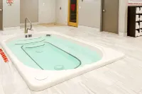 Ramada by Wyndham Moose Jaw - Hot Tub