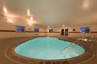 Super 8 by Wyndham Greenfield - Pool