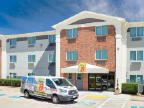 Super 8 by Wyndham Bedford DFW Airport West Hotels in Bedford