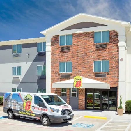 Super 8 by Wyndham Bedford DFW Airport West