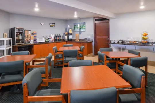 Travelodge Suites by Wyndham Newberg