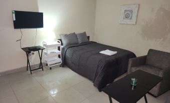 Mike's Flat Hotel - Housity