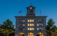 Hotel E Các khách sạn gần Emeritus Hall