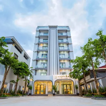 THE SQUARE KAMPOT HOTEL Hotels near ស្ថានីយន៍រថភ្លើងខេត្តកំពត