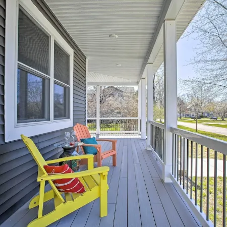 Dtwn Ludington Apt w/ Fire Pit: Day Trip to Slopes