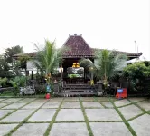 Omah Glugu Resto & Guesthouse Hotels in Purbalingga